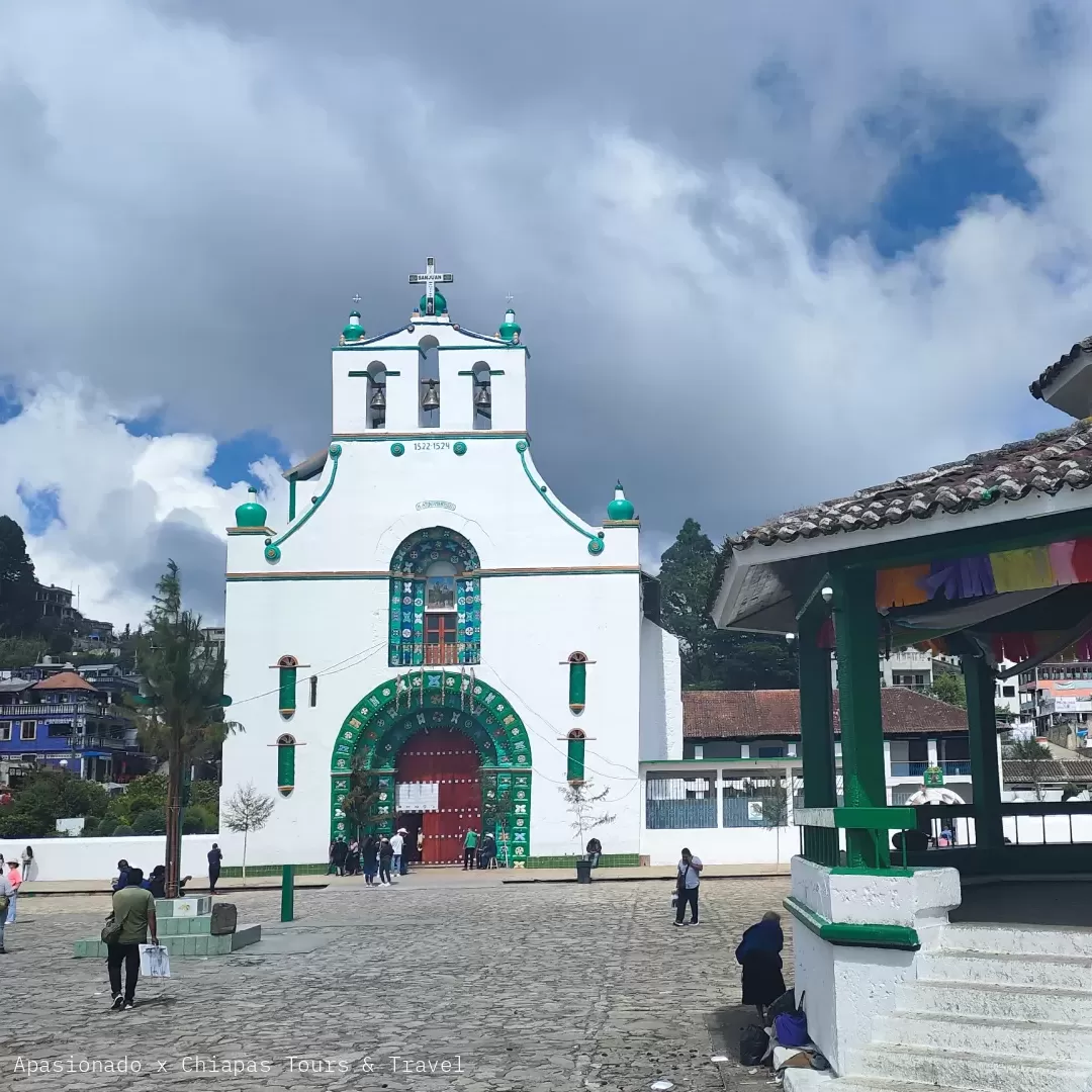 Pueblos Indígenas de San Juan Chamula y Zinacantán