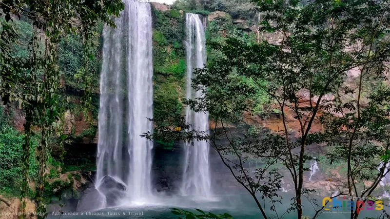 cascada de misol-ha y rios en chiapas