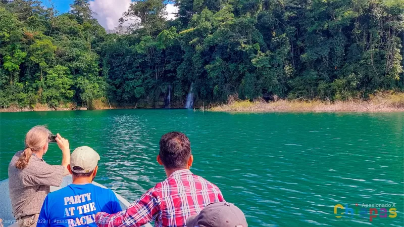 Chiapas mágico: Sumérgete en la belleza de la laguna Guinea