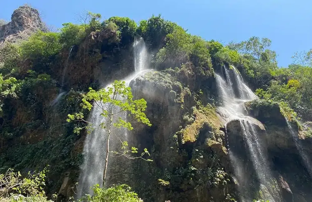 Cascada Aguacero: fuerza y belleza natural