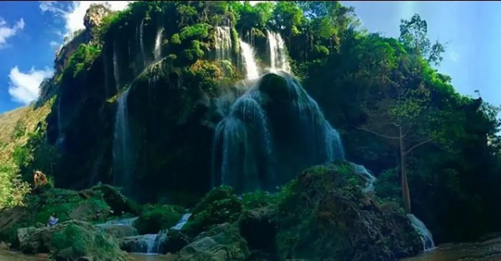 Cascada Aguacero: fuerza y belleza natural