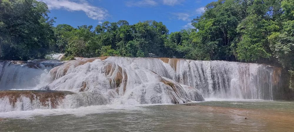 Lluvias en las cascadas de agua azul