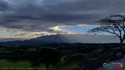 Atardecer en la Z.A. de Toniná