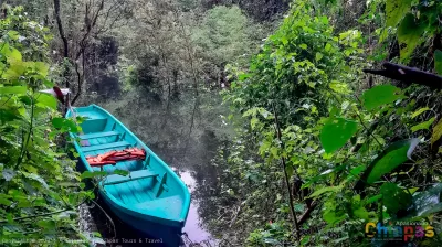 Cayuco de madera de Laguna Metzabok