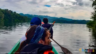 Excursión de turistas en la Laguna de Metzabok