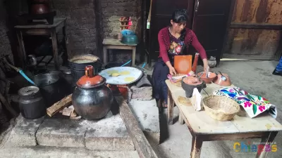 Preparando tortillas en Zinacantan