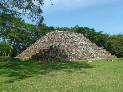 Zona Arqueológica Pomona desde palenque