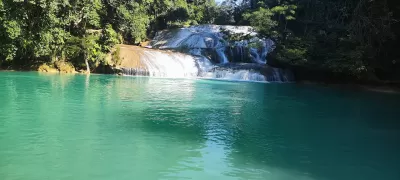 Sumérgete en las aguas cristalinas de la Cascada de Roberto Barrios