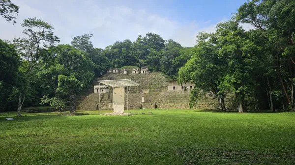 Explora Bonampak en la Selva Lacandona: arte maya en medio de la selva