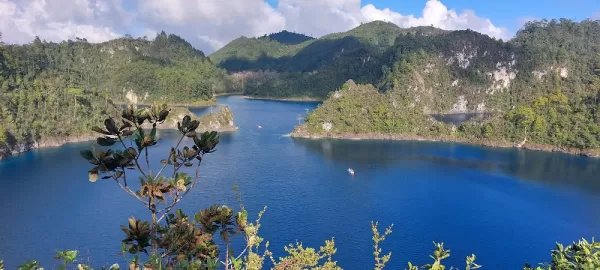 Senderismo en Lagos de Montebello: Descubre la naturaleza en estado puro